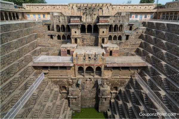 chand-baori-places-to-visit-in-jaipur