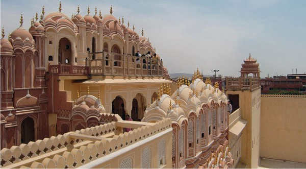 hawa-mahal-museum-places-to-visit-in-jaipur